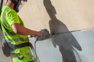 Lahden Elementtisaumaus Oy - Vanhan sauman poistaminen